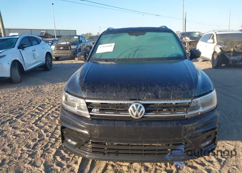 2021 Volkswagen Tiguan 2.0T Se/2.0T Se R-Line Black/2.0T Sel z USA, uszkodzony, nr VIN 3VV3B7AX7MM057635